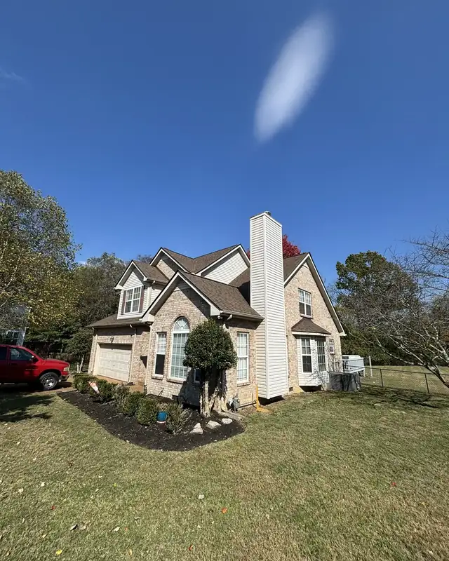 Front view of a home with a new architectural shingle roof